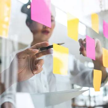 udooku-home-about Post its with people looking at them